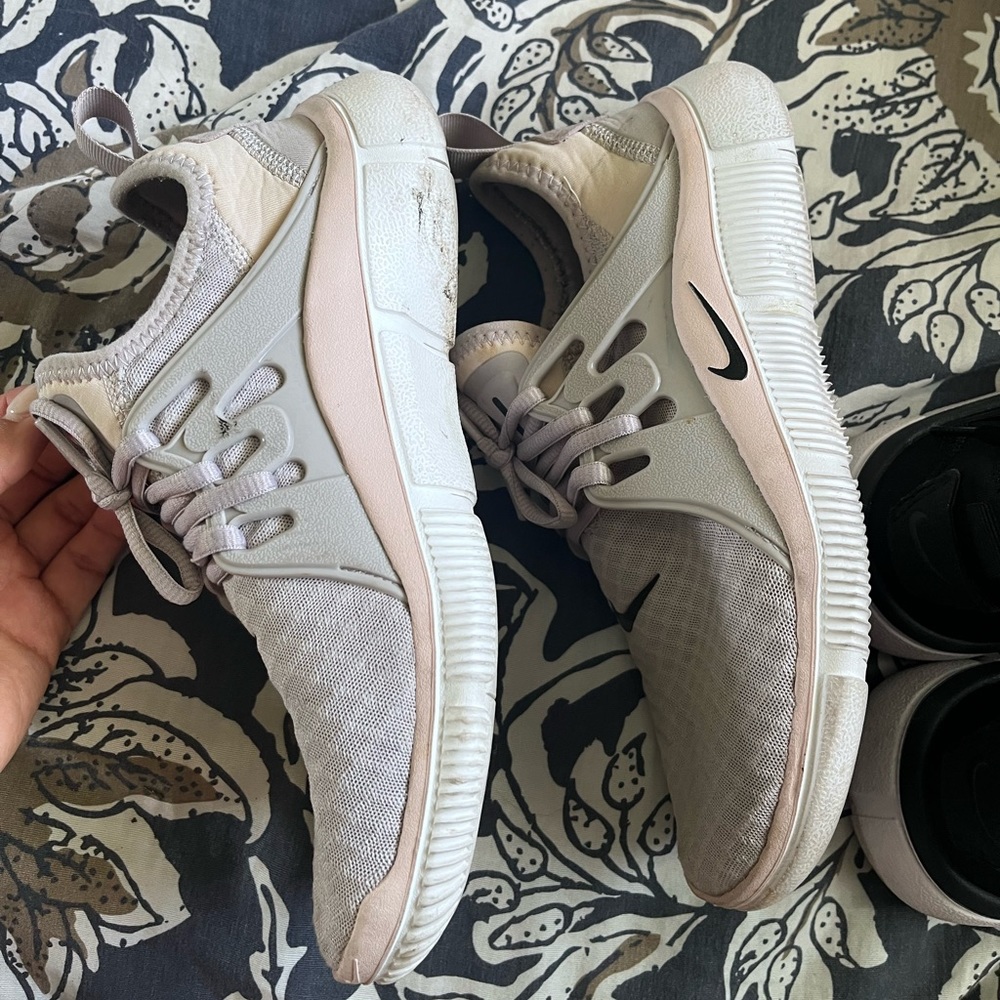 Pink/grey Nike running shows